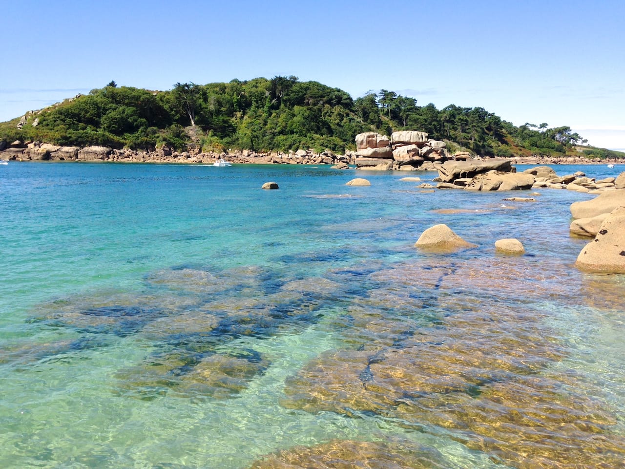 Crystal clear sea at Castel at Trebeurden