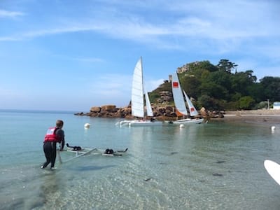 Ecole de voile sur la plage de Trésmeur