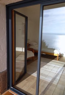 Bedroom 2 sea view and access to the terrace