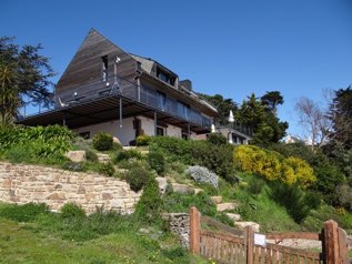 Villa viewed from the entrance of the Park