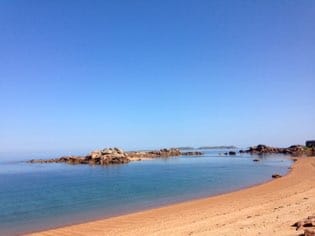 Plage de l'île Renote à Tregastel