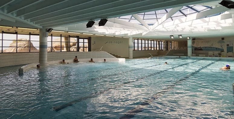 Piscine à l'eau de mer chauffée